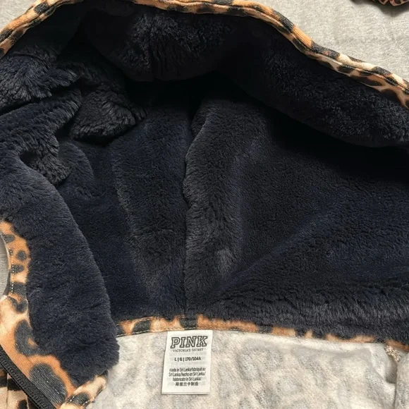 Leopard fill zip with Sherpa hood - Picture 2 of 4